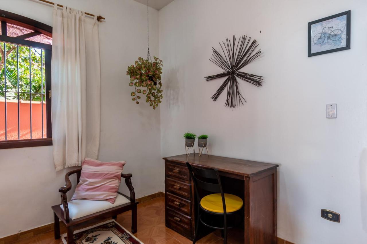 Casa Ampla Com Piscina E Churrasqueira A 300m Da
