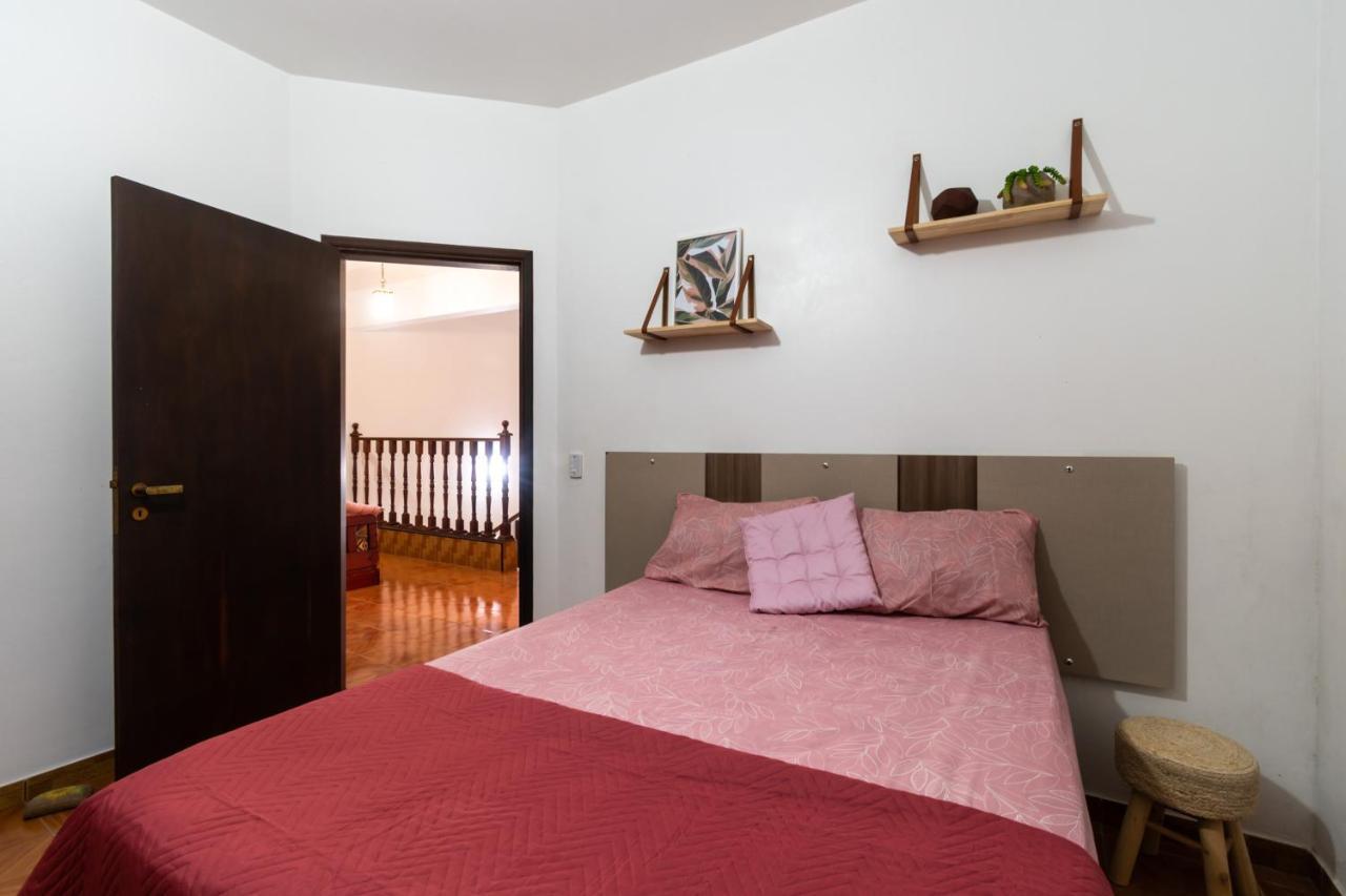 Casa Ampla Com Piscina E Churrasqueira A 300m Da